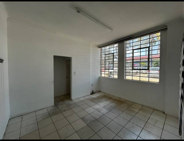 150M² WAREHOUSE TO LET IN WYNBERG